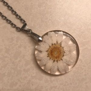 Daisy necklace